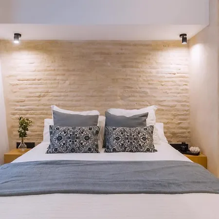 Luxurious With Jacuzzi In Casa Pilatos Apartment