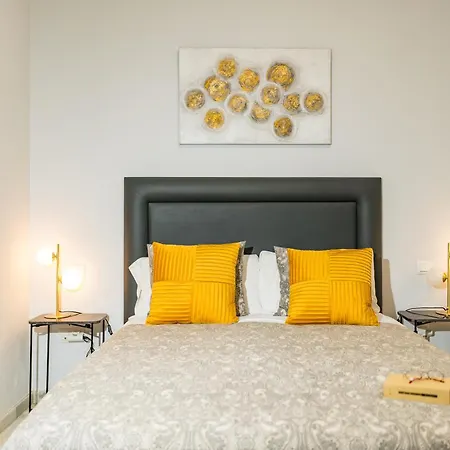 Triana Deluxe Con Patio Privado * Seville