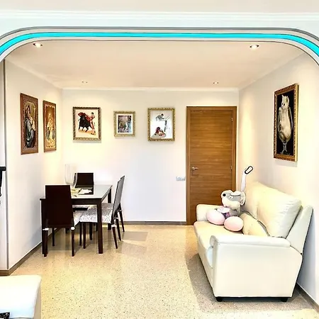 Shared Apartment! Piso Compartido! общая квартира! Homestay Seville