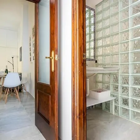 Aitana En Alvarez Quintero Apartment Seville