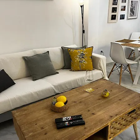 Aitana En Alvarez Quintero Apartment Seville
