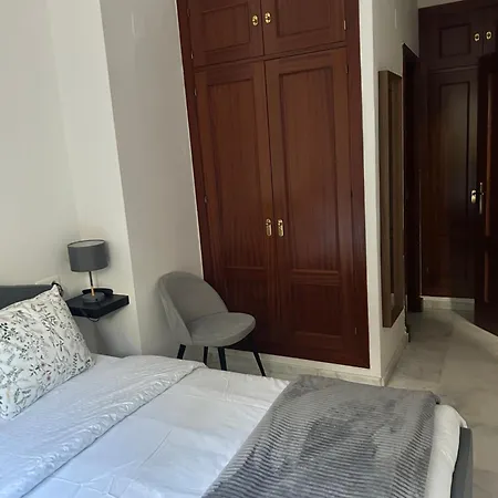 Proximo Al Centro De 2 Con Piscina. * Seville