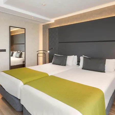 Hotel Catalonia Giralda 4*