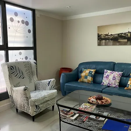 Puerta De San Juan Apartment *