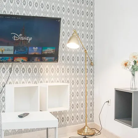Charming In The Center - 10m Walk Isla Magica Apartment