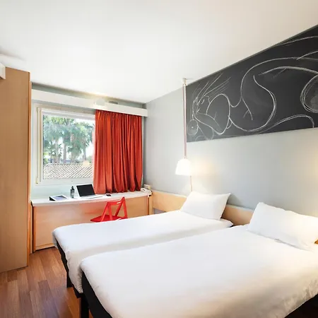 Hotel Ibis *