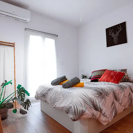 Edomus Feria Y Flamenco Apartment *