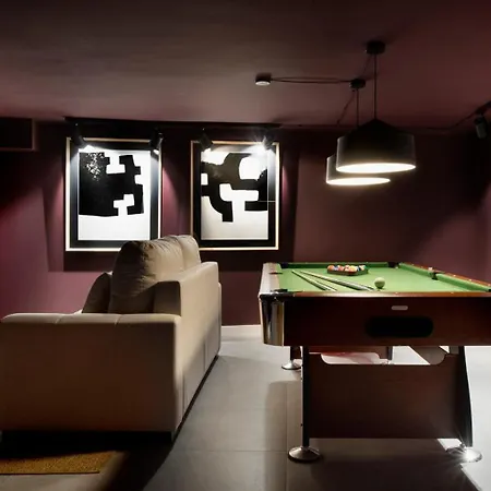 Apartment Monkeys Trastamara Billiard