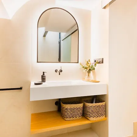 Luxurious With Jacuzzi In Casa Pilatos Apartment