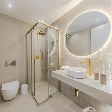 Isg Luxury By The Cathedral