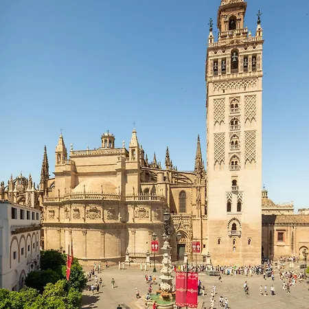 Lujoso A Pies De La Catedral * Seville