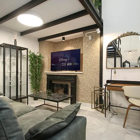 New! Luxurious & Chic Duplex Next To The Cathedral Apartamento