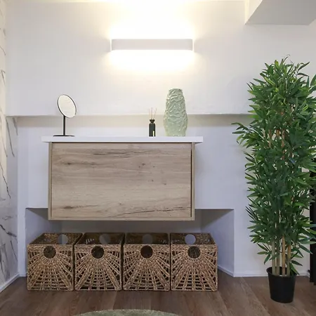 New! Luxurious & Chic Duplex Next To The Cathedral Apartamento *
