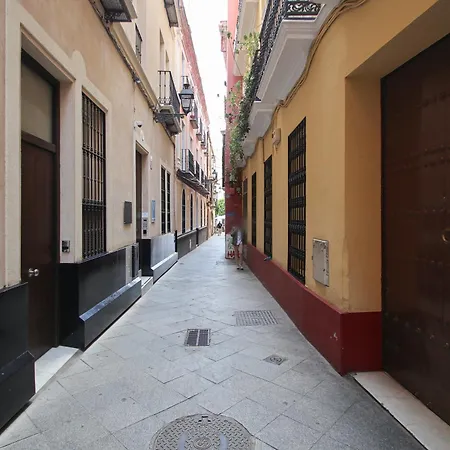 New! Luxurious & Chic Duplex Next To The Cathedral Apartamento