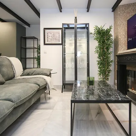Apartamento New! Luxurious & Chic Duplex Next To The Cathedral *