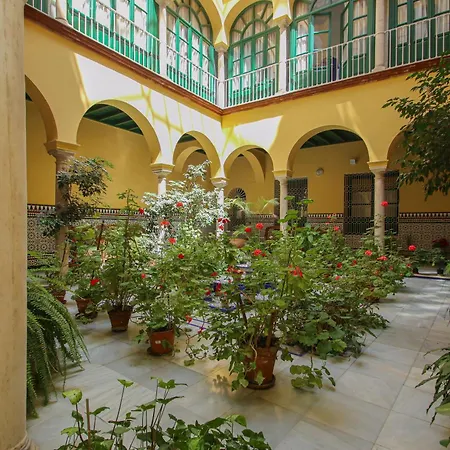 New! Luxurious & Chic Duplex Next To The Cathedral *