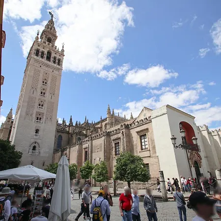 New! Luxurious & Chic Duplex Next To The Cathedral *