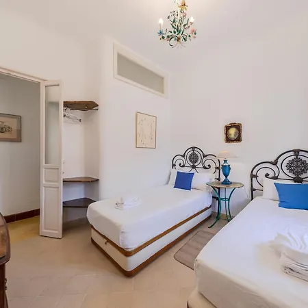 Apartment Plaza De Dona Elvira Alcazar