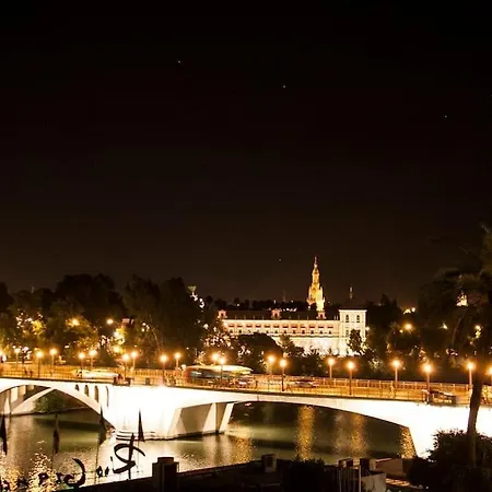 Atico Con Vistas A La Torre Del Oro Y Catedral By Thegoodtourist Apartment