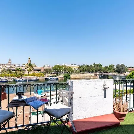 Apartment Atico Con Vistas A La Torre Del Oro Y Catedral By Thegoodtourist