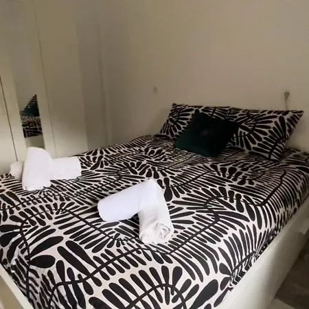 Lovely En Piso Compartido Homestay *