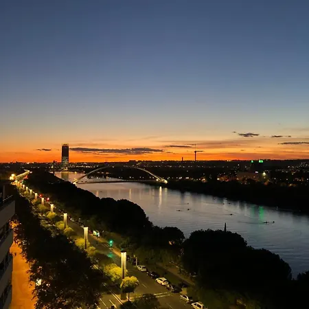 Tu Oasis De Lujo Junto Al Guadalquivir Seville