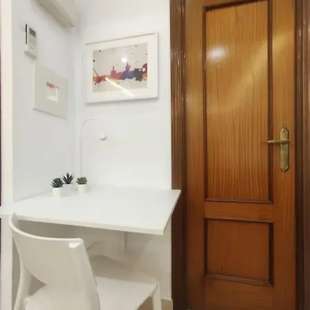 Apartment Menendez Pelayo 55 *