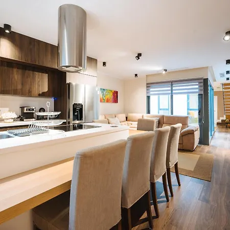Elegant Duplex 3 Master Bedrooms And Private