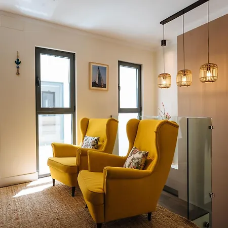Elegant Duplex 3 Master Bedrooms And Private Apartment *