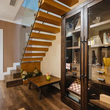 Apartment Elegant Duplex 3 Master Bedrooms And Private Seville