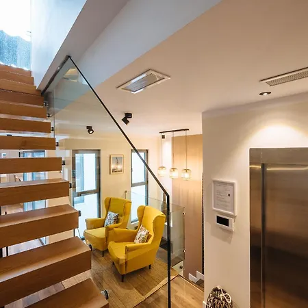 Elegant Duplex 3 Master Bedrooms And Private Seville