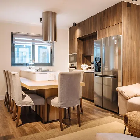 Elegant Duplex 3 Master Bedrooms And Private Apartment *