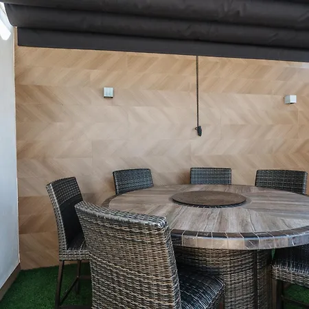 Elegant Duplex 3 Master Bedrooms And Private Apartment