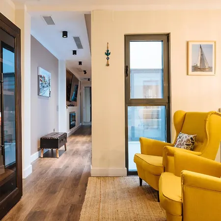 Elegant Duplex 3 Master Bedrooms And Private Apartment Seville