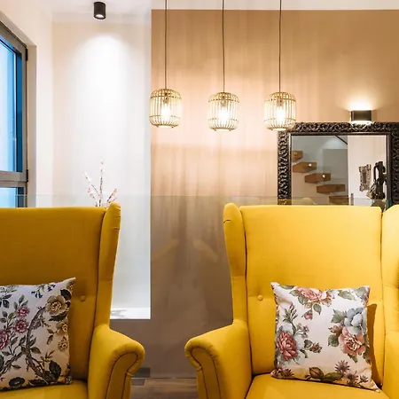 Elegant Duplex 3 Master Bedrooms And Private Seville