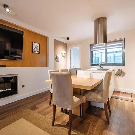 Elegant Duplex 3 Master Bedrooms And Private * Seville
