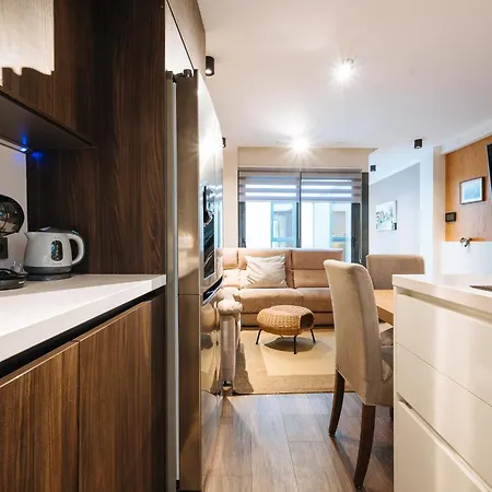 Elegant Duplex 3 Master Bedrooms And Private