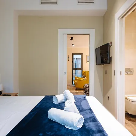 Elegant Duplex 3 Master Bedrooms And Private Apartment *