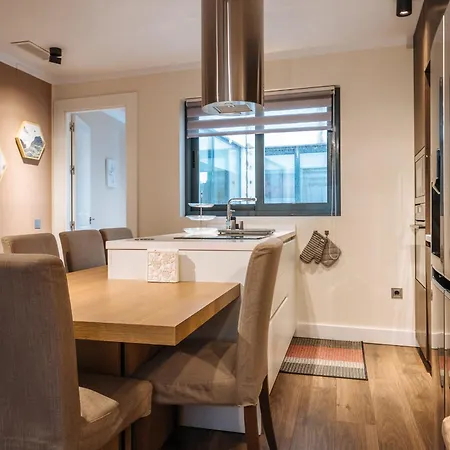 Elegant Duplex 3 Master Bedrooms And Private Apartment