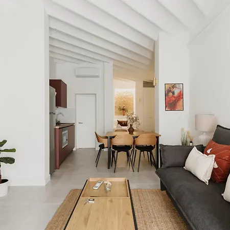 New - Family Next To Duenas Palace *