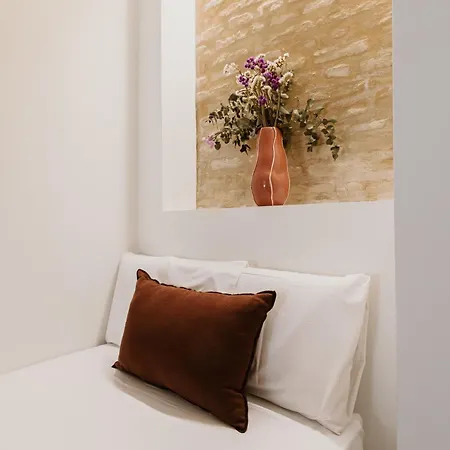New - Family Next To Duenas Palace