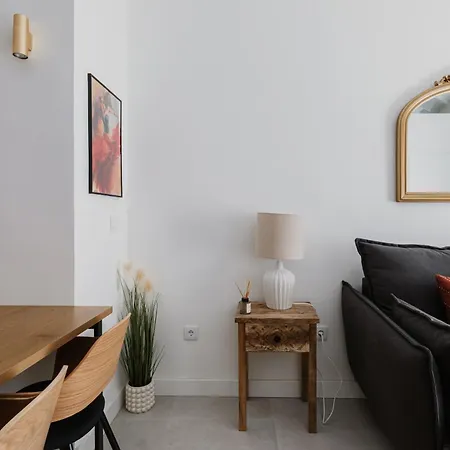 New - Family Next To Duenas Palace *