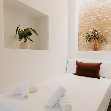 New - Family Next To Duenas Palace