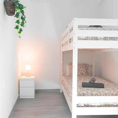 Old Town 3 Bedrooms 2 Bathrooms Wifi Apartment