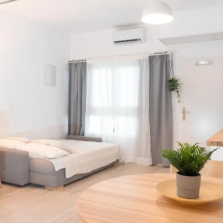 Estudio Con Jacuzzi Privado En El Barrio De Triana Apartment *