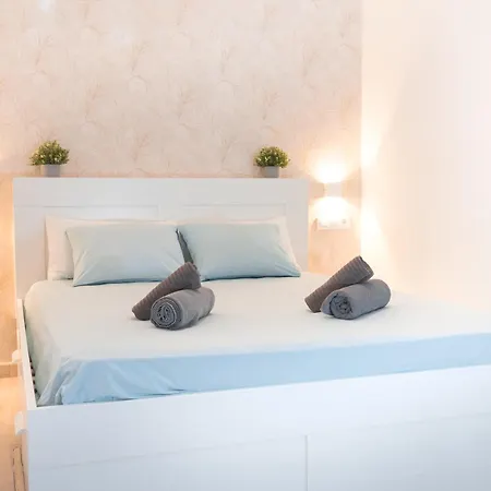 Estudio Con Jacuzzi Privado En El Barrio De Triana Apartment *