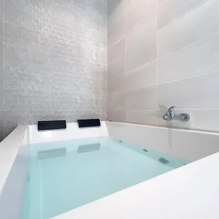Estudio Con Jacuzzi Privado En El Barrio De Triana