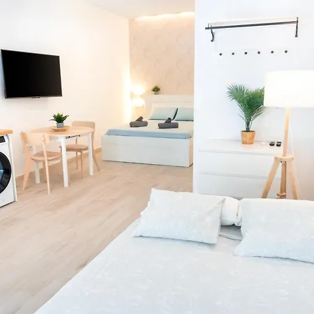 Estudio Con Jacuzzi Privado En El Barrio De Triana Apartment *