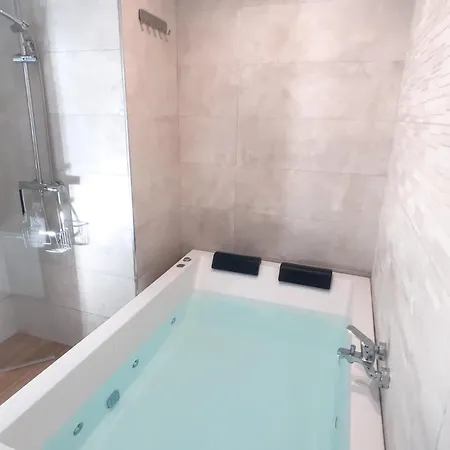 Estudio Jacuzzi Con Encanto En Triana Apartment Seville