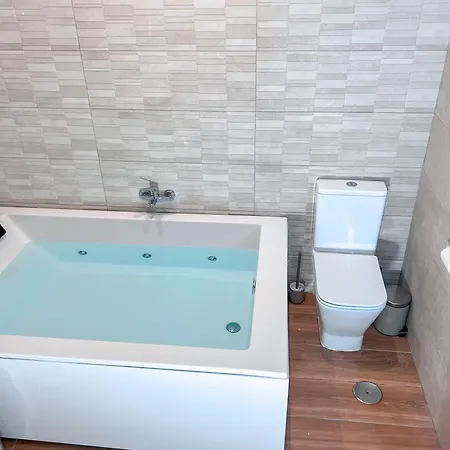 Estudio Jacuzzi Con Encanto En Triana * Seville